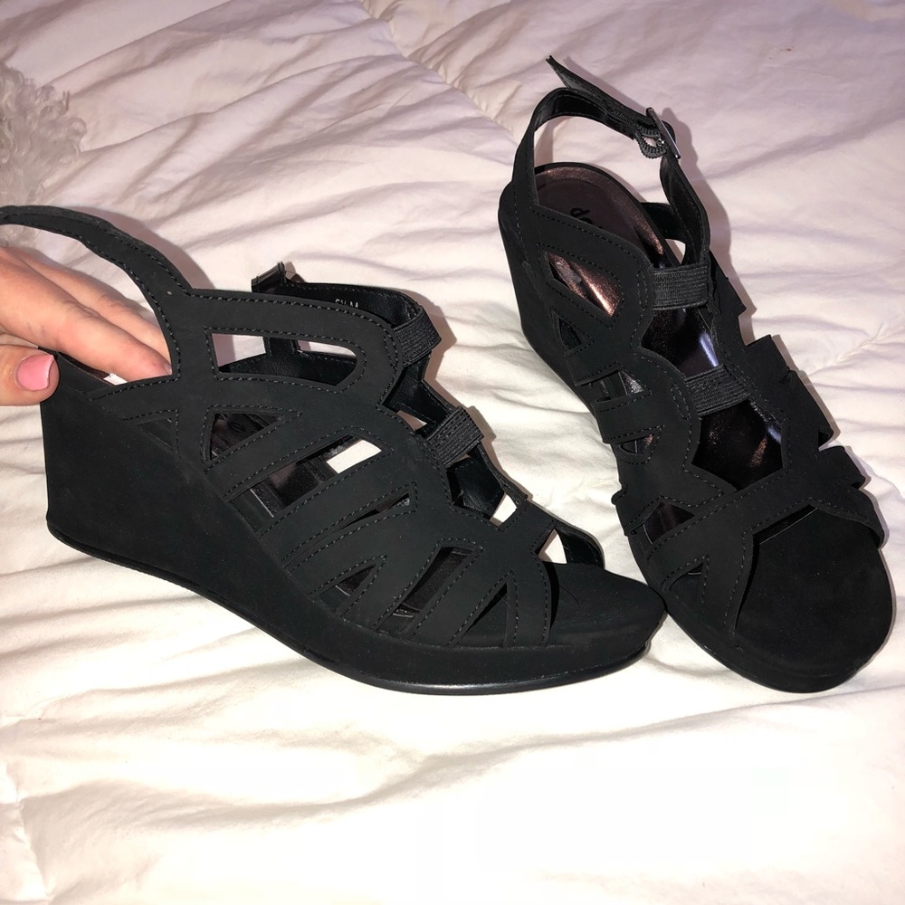 2inch Strapy Black Wedges!!